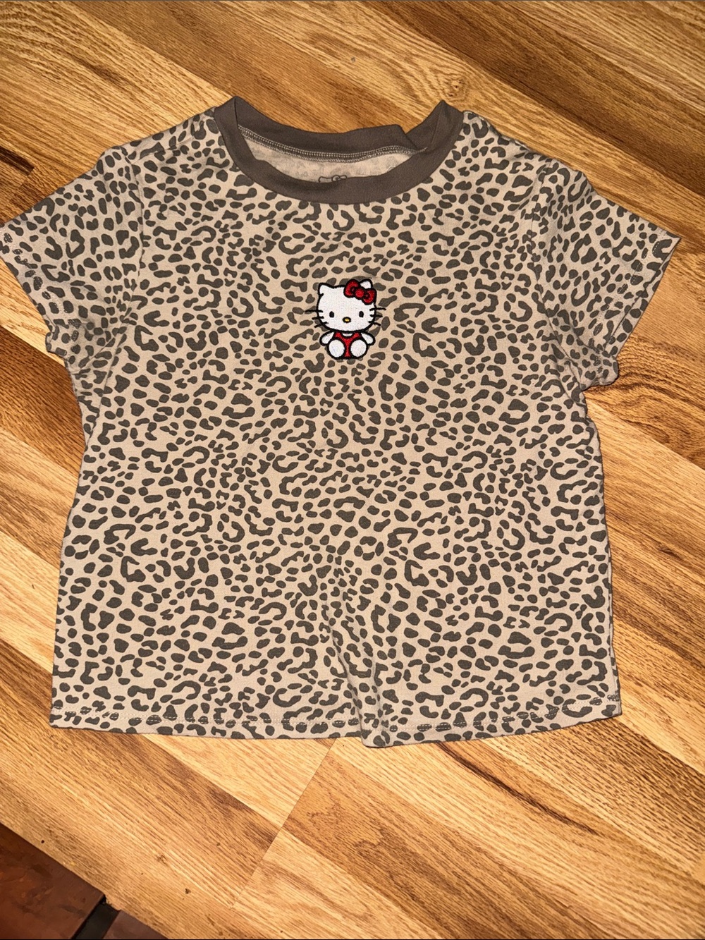 Hello Kitty Leopard Print Short Sleeve Tee EUC